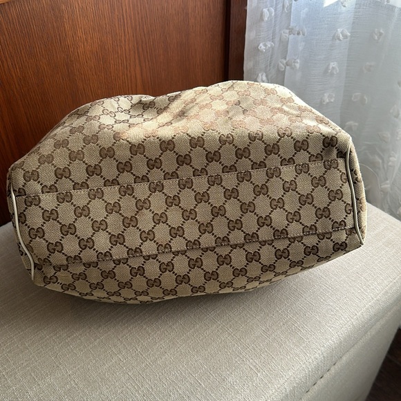 Like New & 💯 Authentic Gucci Hobo Shoulder Bag - Picture 4 of 10
